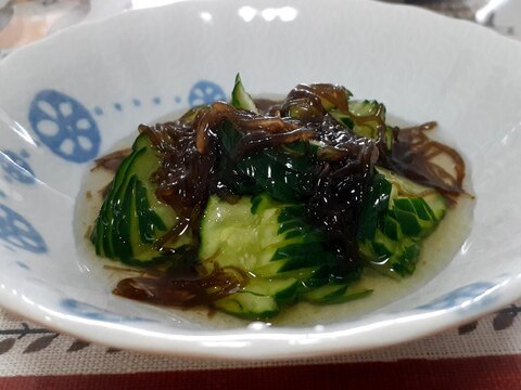 もずくと胡瓜の酢の物❗蛇腹塩漬けに絡んで美味しい❗